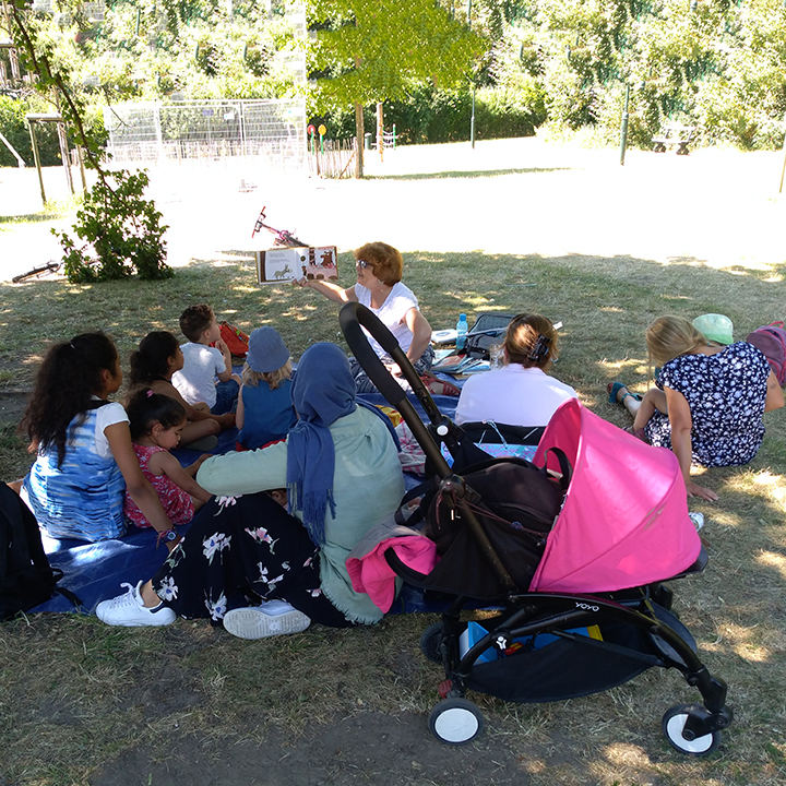 Séance de lecture dans les parcs à Haren