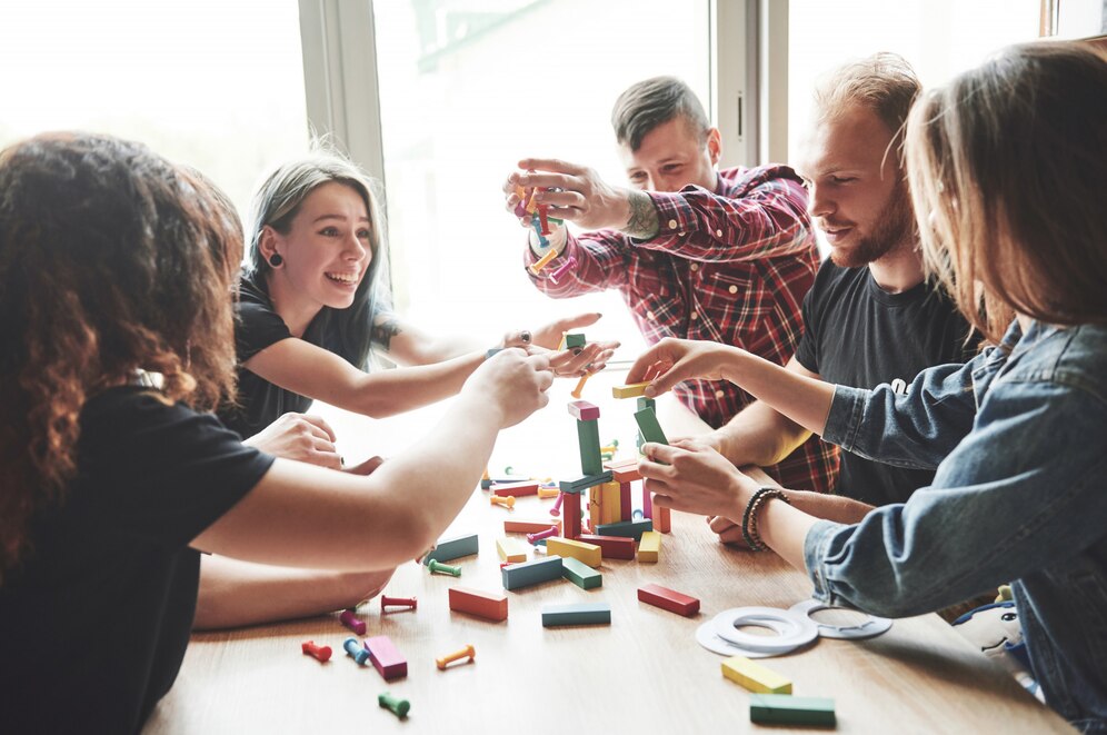 joueurs autour d'une table